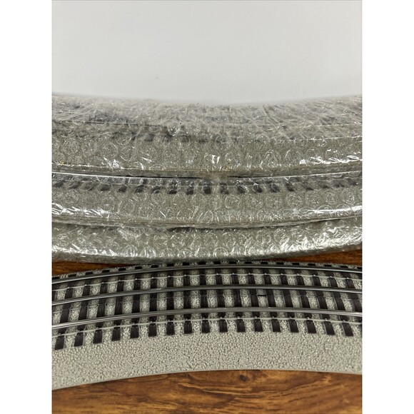 LIONEL 6-12015 O36 Curved FASTRACK Fast Track Full Circle "O" Gauge 8 Sections - Picture 4 of 6